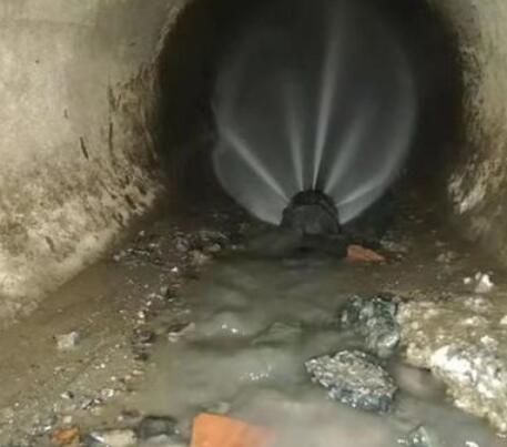 齐干却勒街道市政管道清淤