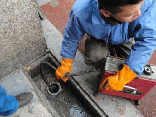 齐干却勒街道疏通下水道