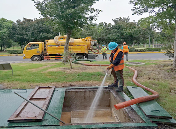 齐干却勒街道化油池清理